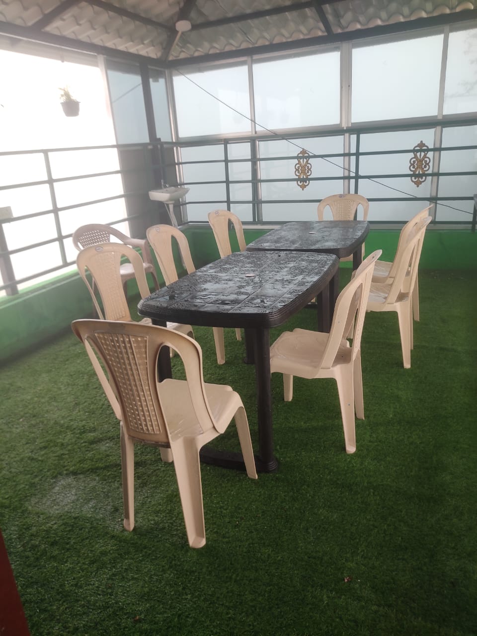 Green Queen Yercaud hotel room image